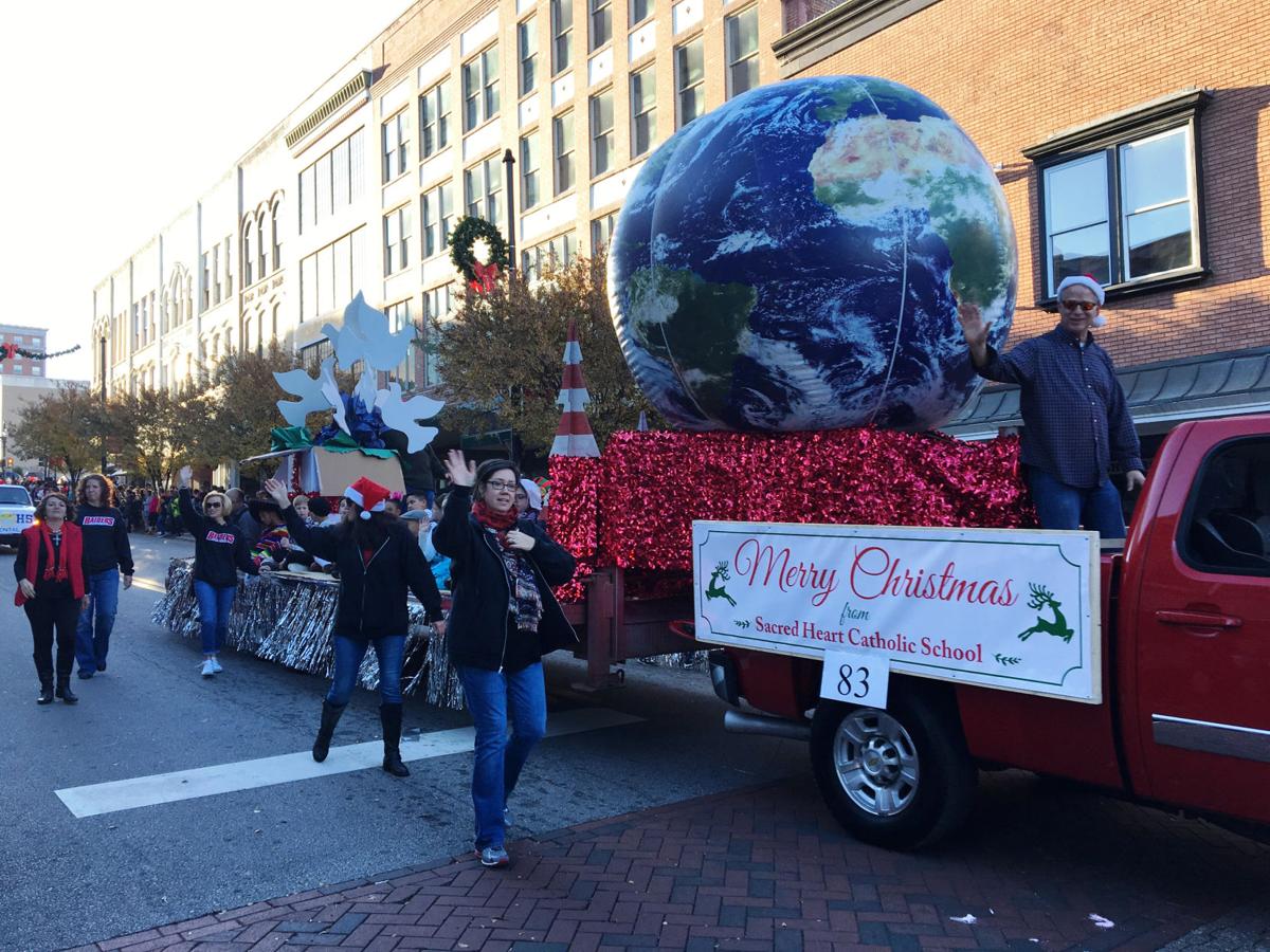 Photos Riverview Rotary Christmas Parade Local News Godanriver Com