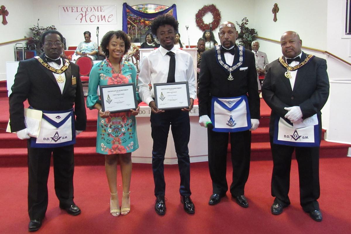 Masons present scholarships