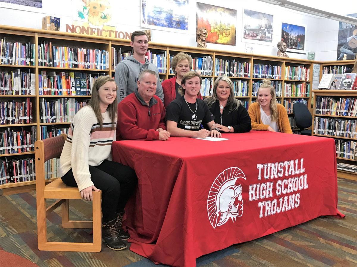 Elliott signing