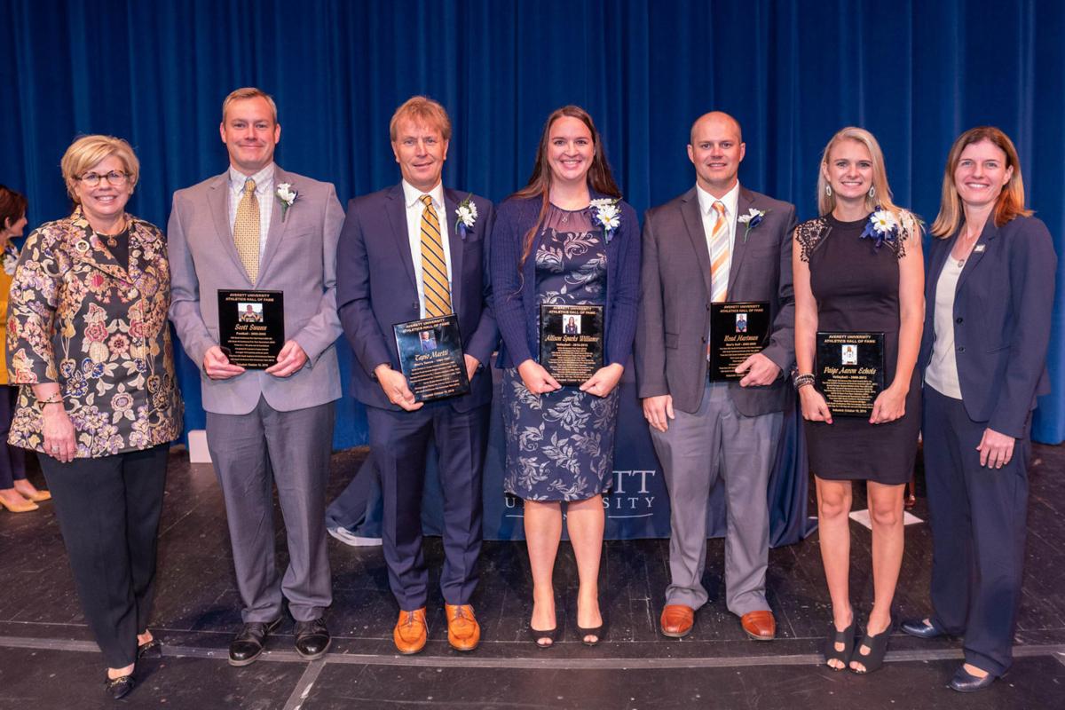 Averett hands out awards, hosts hall of fame induction during