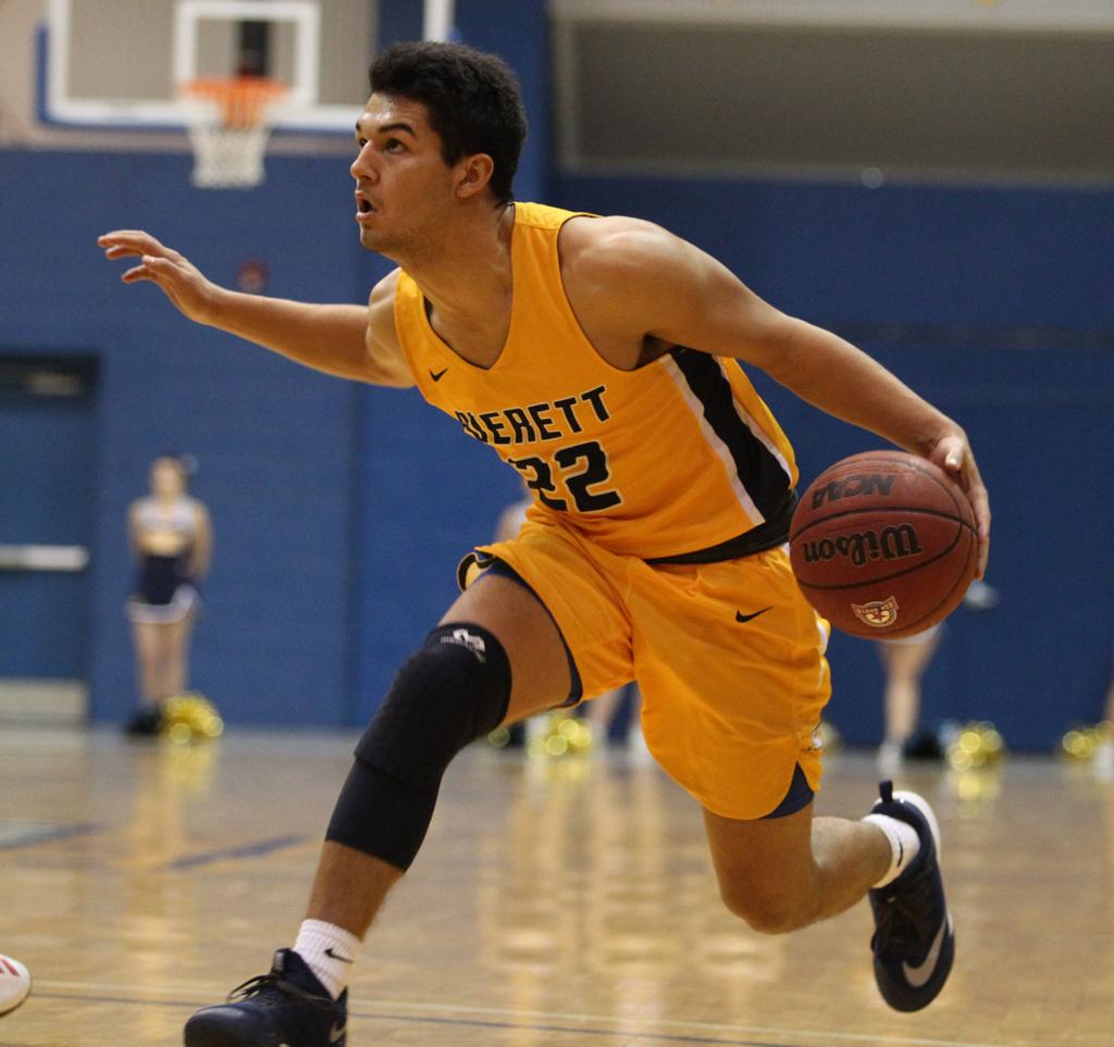 A Bond Deeper Than Basketball Brothers Overcome Family Tragedy To Shine On Averett Court College Godanriver Com