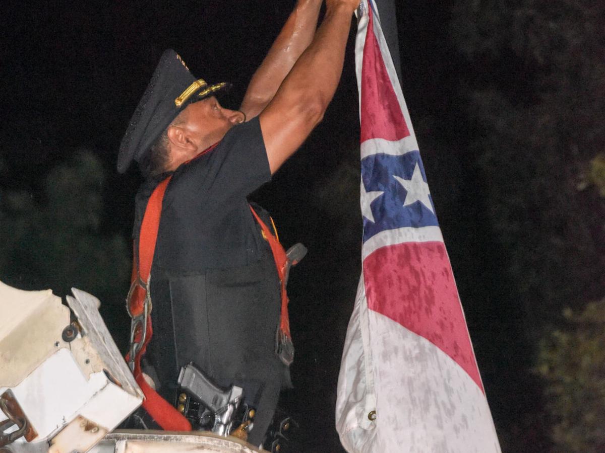 Confederate Flag Comes Down Local News Godanriver Com