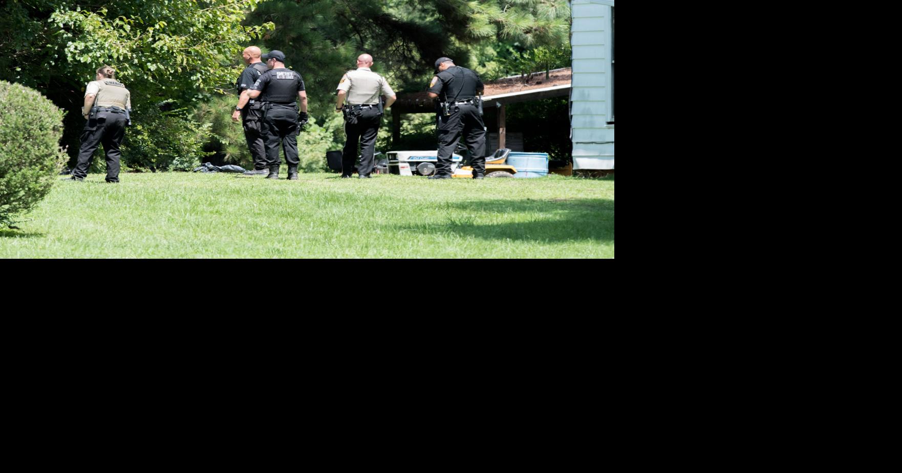 Inmate ran from enclosed area while unloading truck for kitchen at