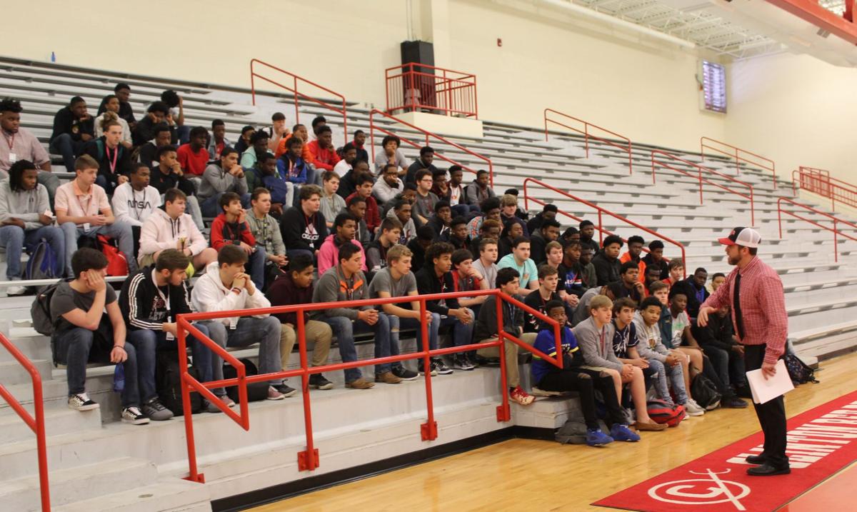 New Red Devil Coach Meets The Red Devils Goclinton Com