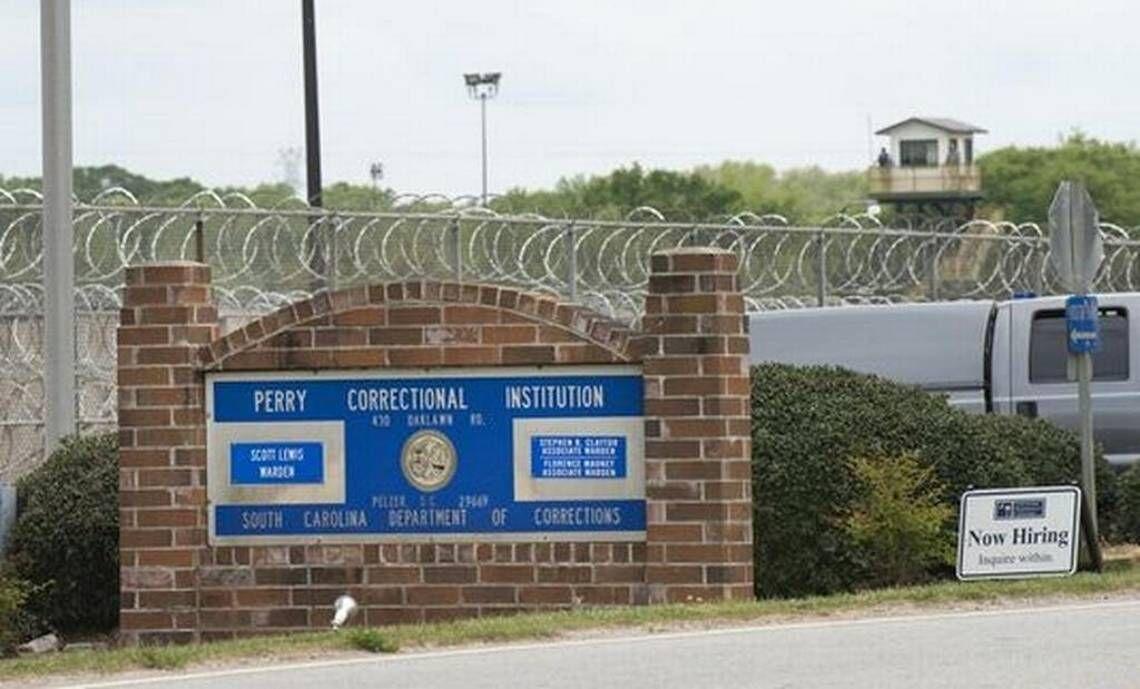 Clinton woman charged with providing contraband to inmate News