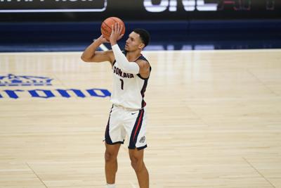 Men S Basketball Gu Defeats No 3 Iowa By 11 In Sioux Falls Sports Gonzagabulletin Com
