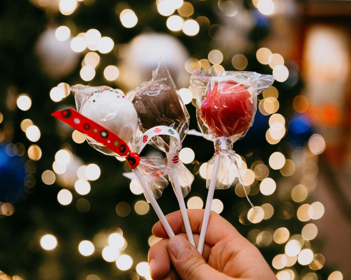 Gonzaga S Cake Pop Girl Turns Passion For Baking Into Business News Gonzagabulletin Com
