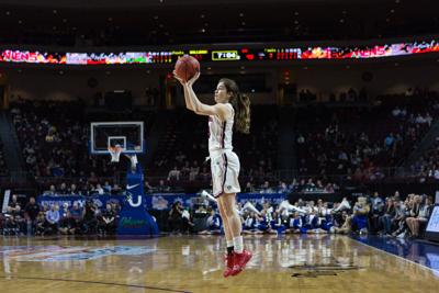 Women S Basketball Hot Start Propels Zags To First Round Win