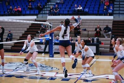 After 15-point first-set win, GU drops three straight sets in loss to UOP
