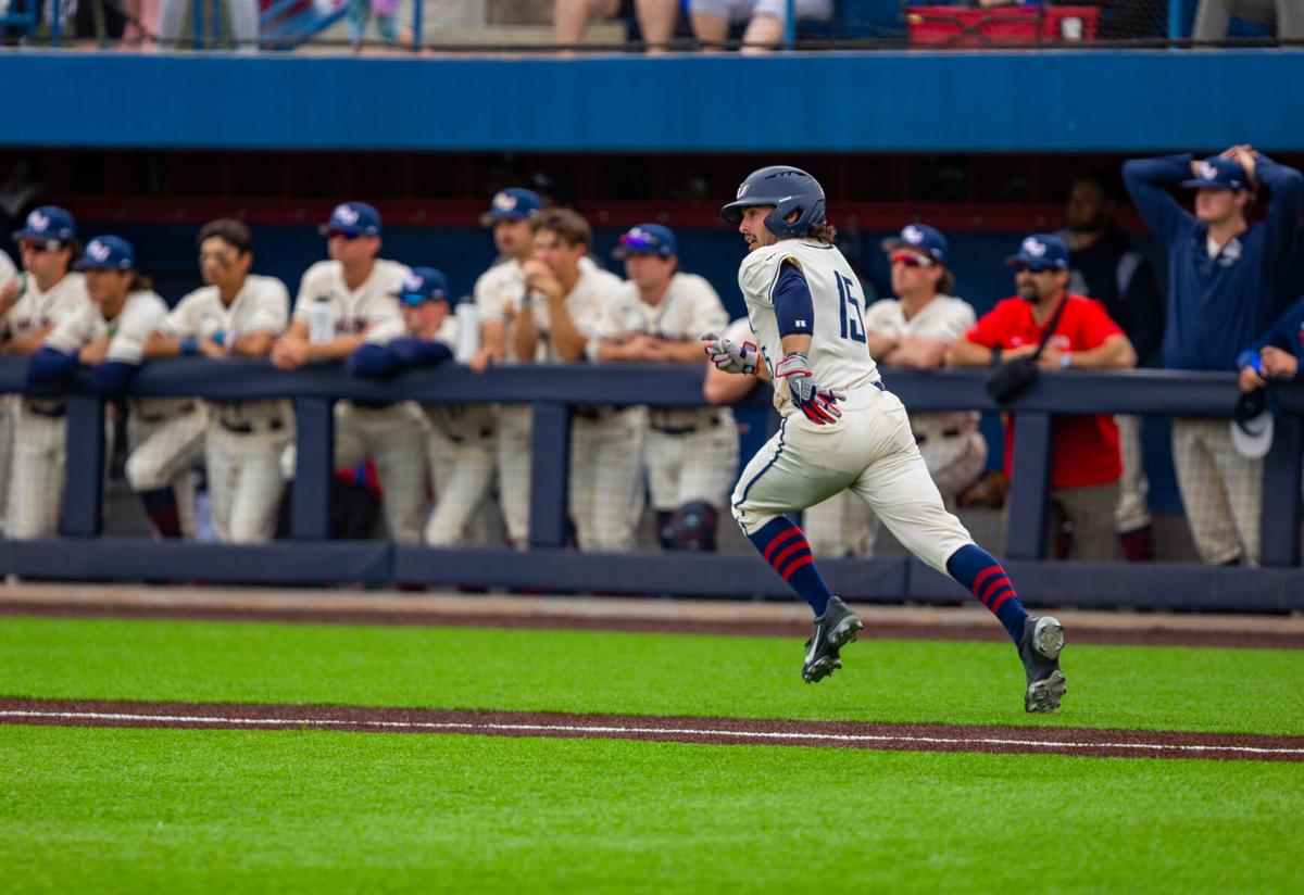 Texas baseball loses late lead against rival Oklahoma