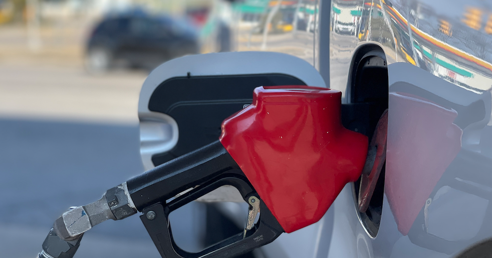 Michigan gas prices drop below $3 a gallon | Local News ...