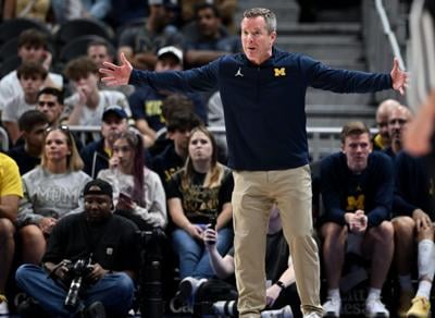 SPORTS-MICHIGAN-BASKETBALL-DOMINATES-OPENER-FOR-1-DTN.jpg