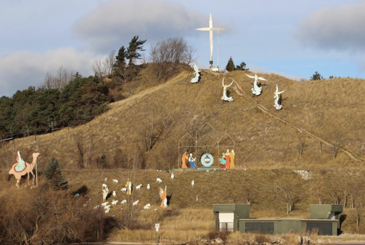 Is Grand Haven Dewey Hill Christmas 2022 A Gift To Grand Haven': Giant Nativity Scene Returns To Waterfront | Local  News | Grandhaventribune.com