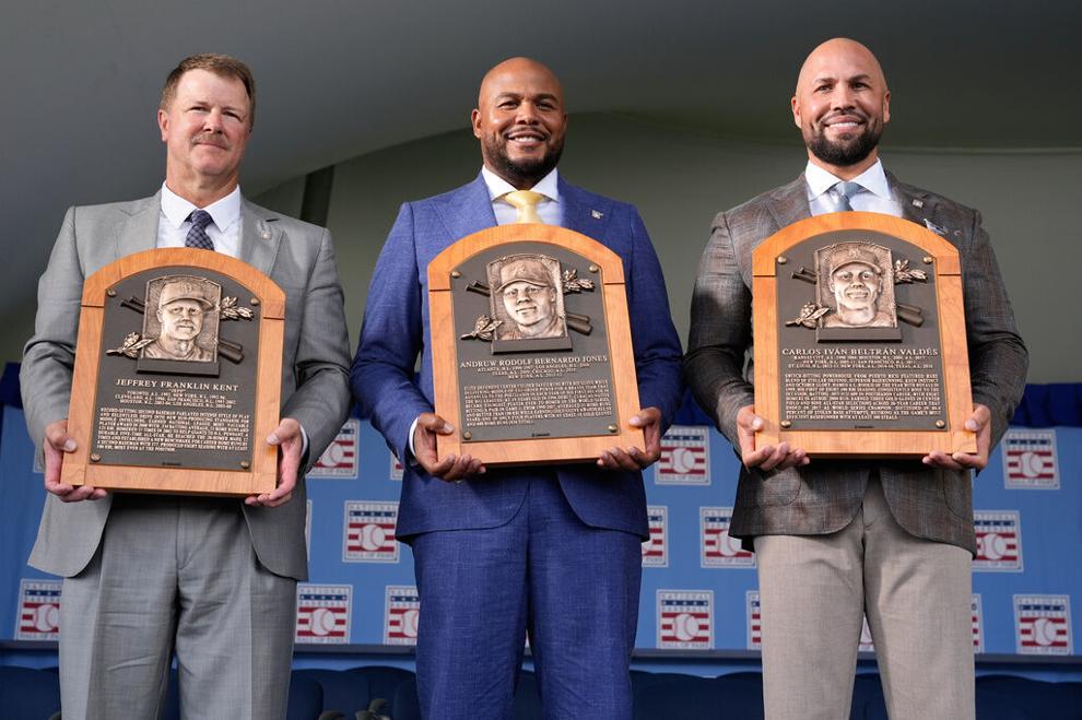 Beltrán, Jones and Kent inducted into Baseball Hall of Fame