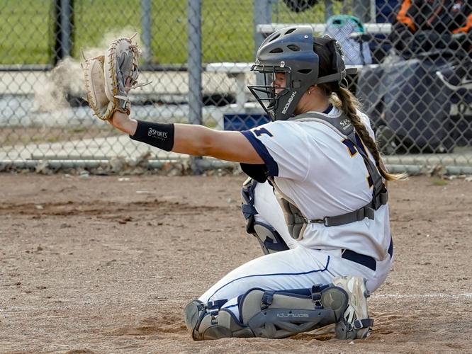 Bucs show championship potential in split with No. 2 Hudsonville ...