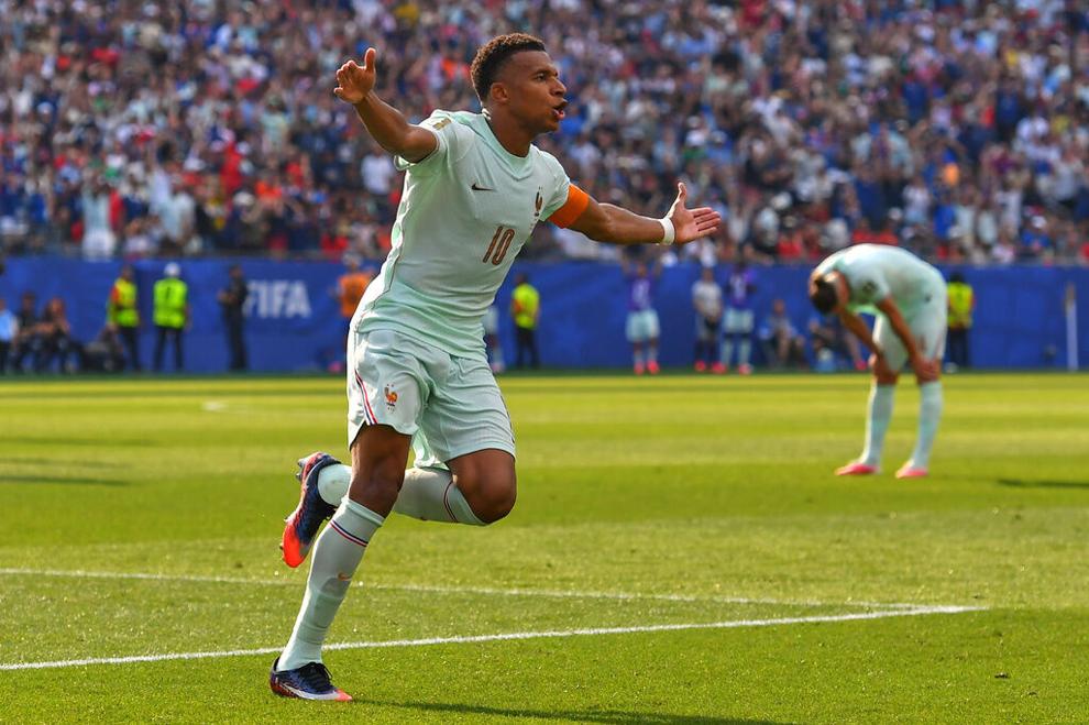 Kylian Mbappé scores his 8th World Cup goal before leaving game with a 'slight'ankle injury