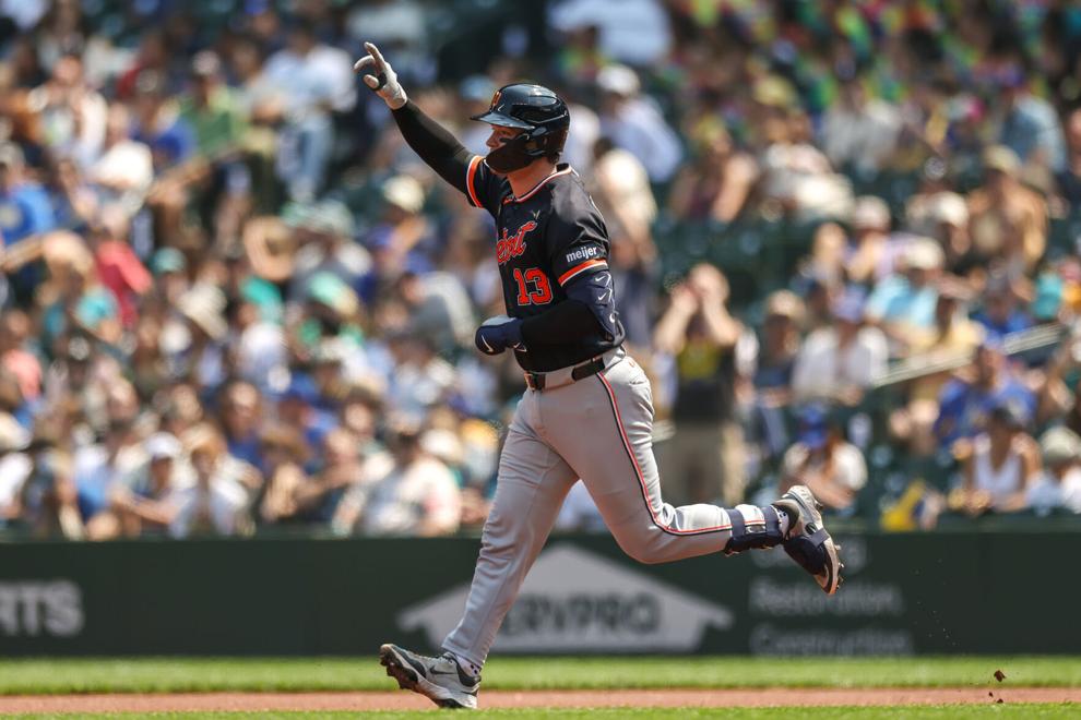 Tigers keep playoff push alive with 11-0 rout in Seattle