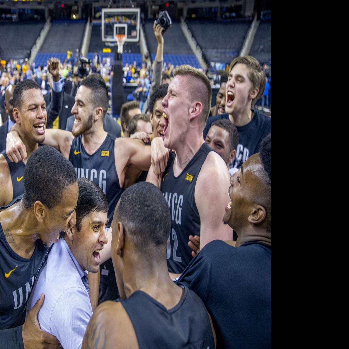Unc Greensboro Gives Basketball Coach Wes Miller A Contract Extension Through 2022 College Greensboro Com