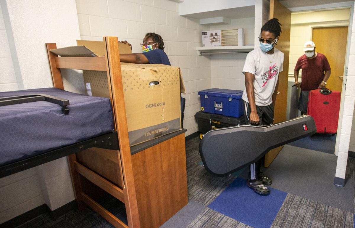 End of the lines As UNCG students move back into dorms, they're