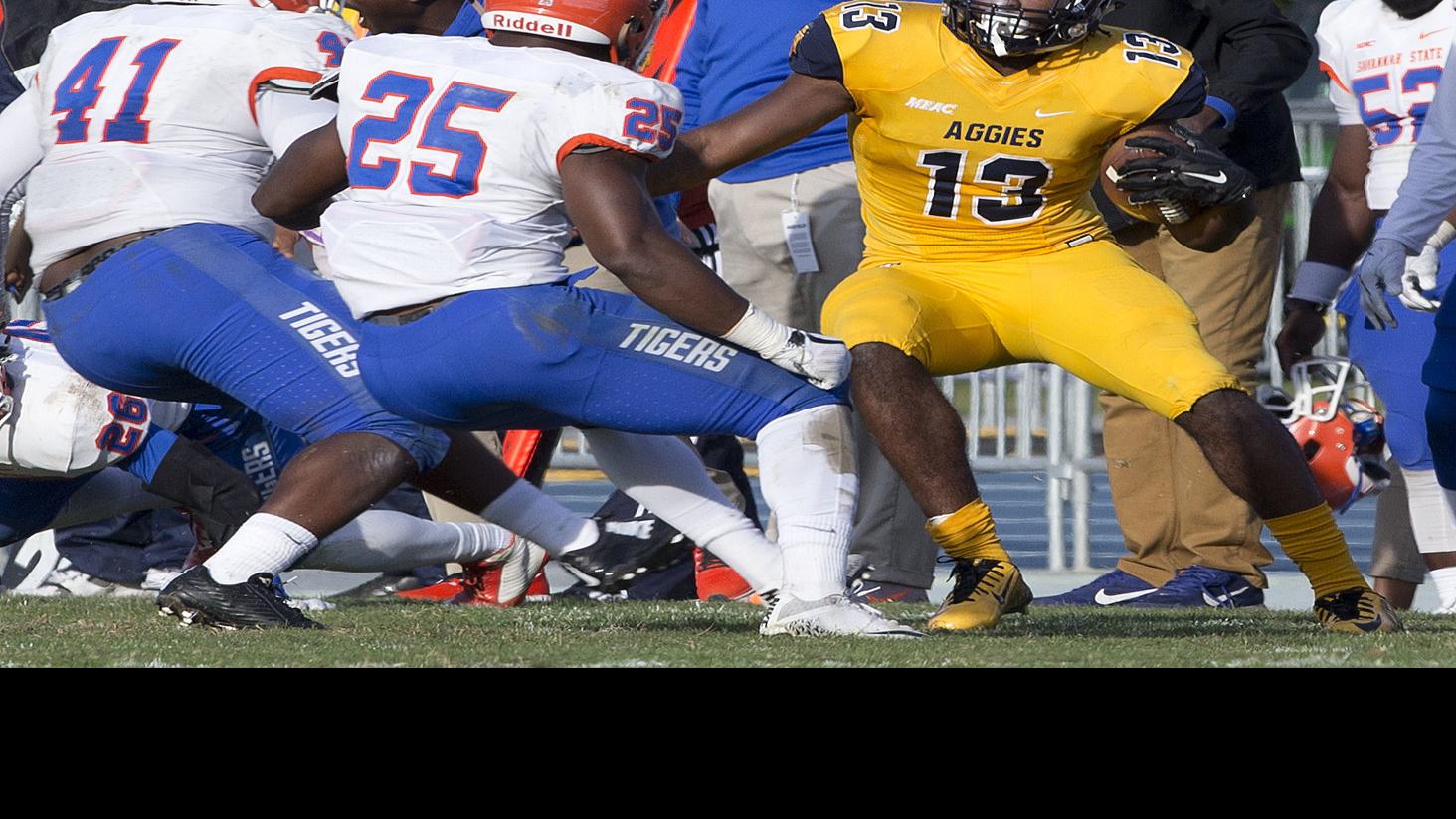 A T Notebook Elijah Bell Adds To Record Setting Receiving Resume