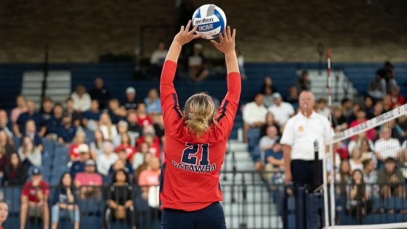 Women’s Volleyball Nipped at Lincoln Memorial in Five Sets