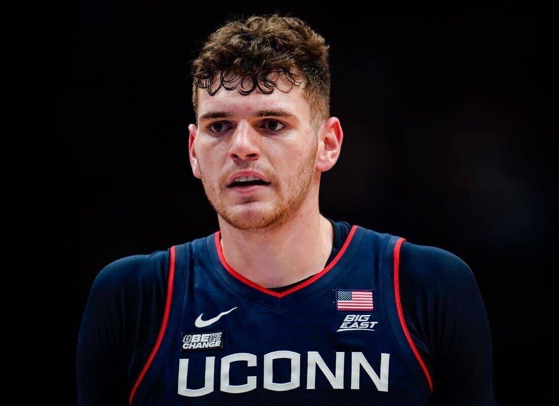 UConn C Donovan Clingan foot out 3 4 weeks