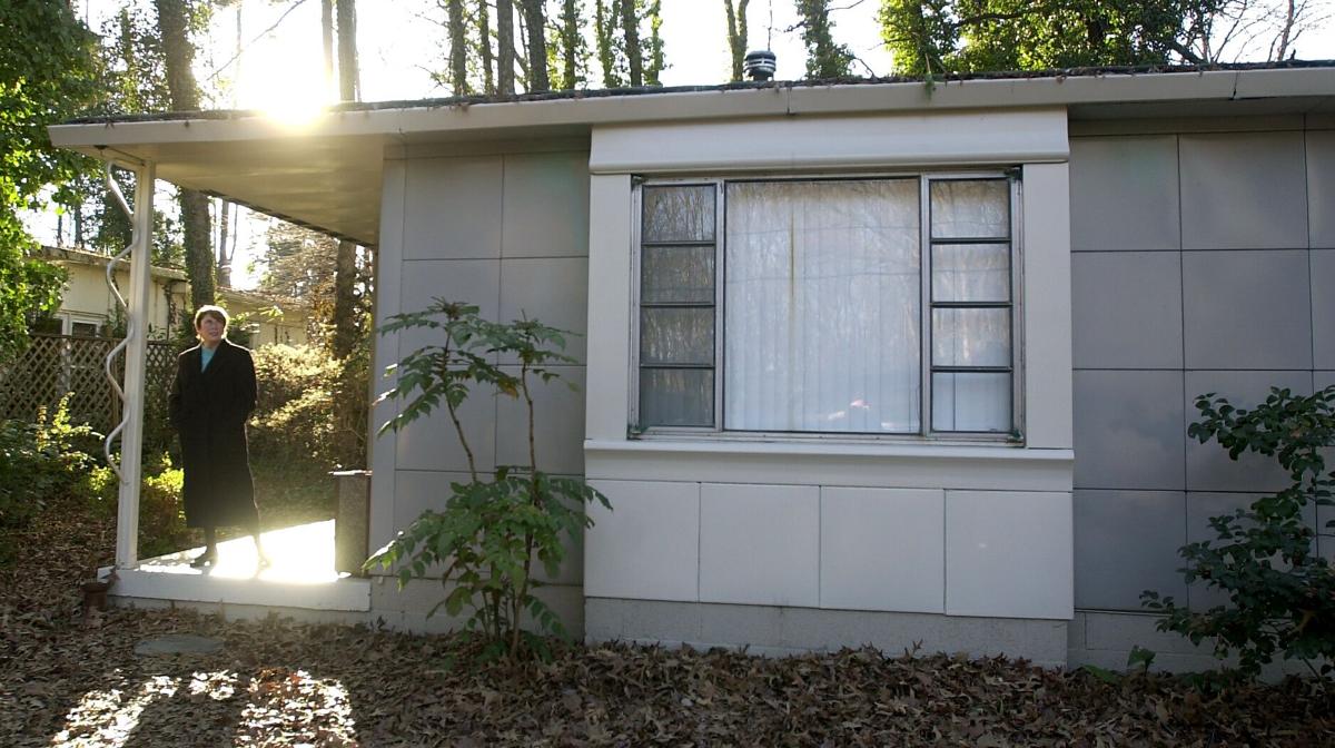 Nostalgia Adds Luster To 1950s Steel Houses Latest News Greensboro Com The history behind 1950s house dresses and 1950s aprons. nostalgia adds luster to 1950s steel