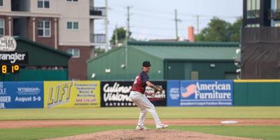 Grasshoppers Take Saturday Victory Over Dash, 9-5