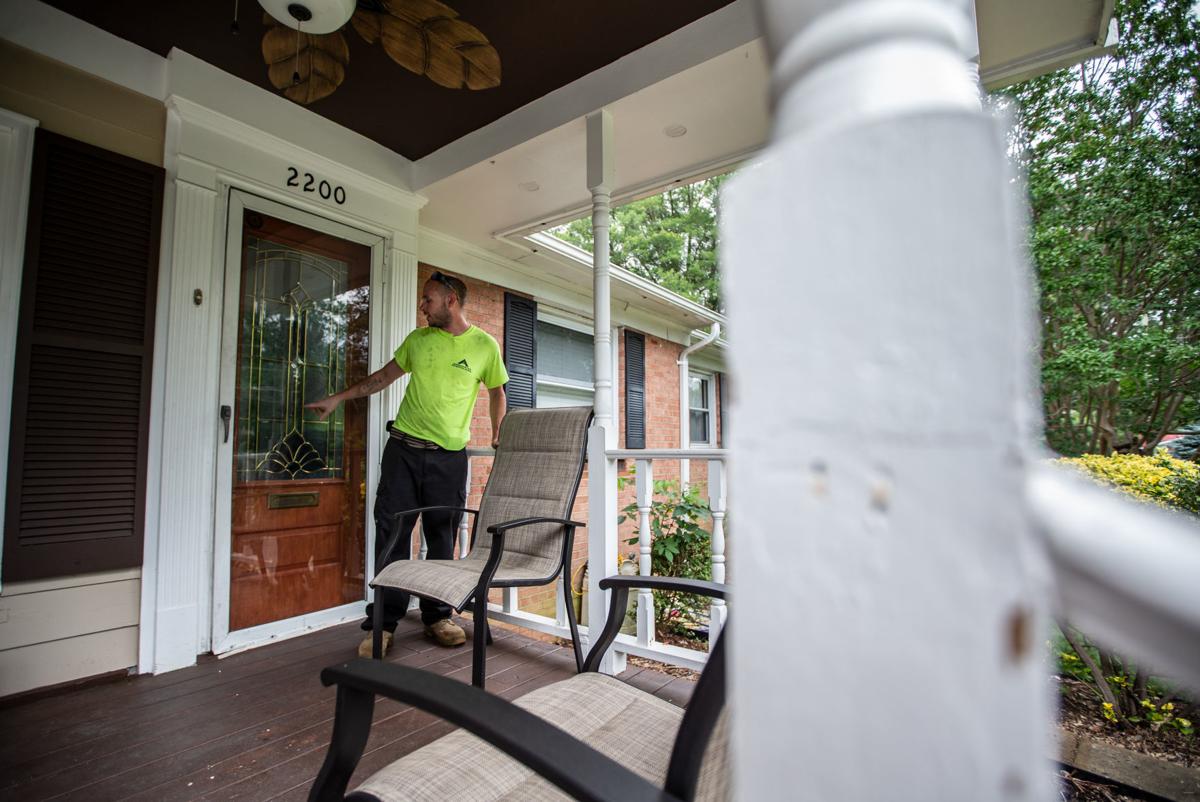 Ten Minutes Of Terror Would Be Intruder Goes Berserk Trying To