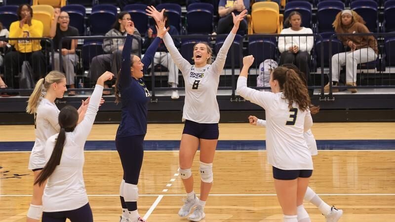 Volleyball Downs ETSU in Five-Set Thriller