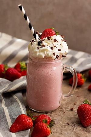 strawberry milkshake milkshakes strawberries greensboro unicornsinthekitchen asheboro cheesecake