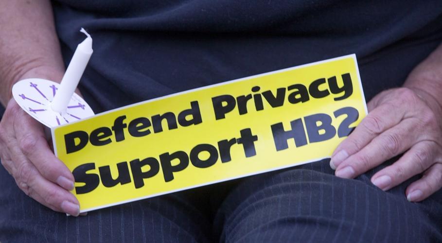 20160413g_nws_HB rally_sticker