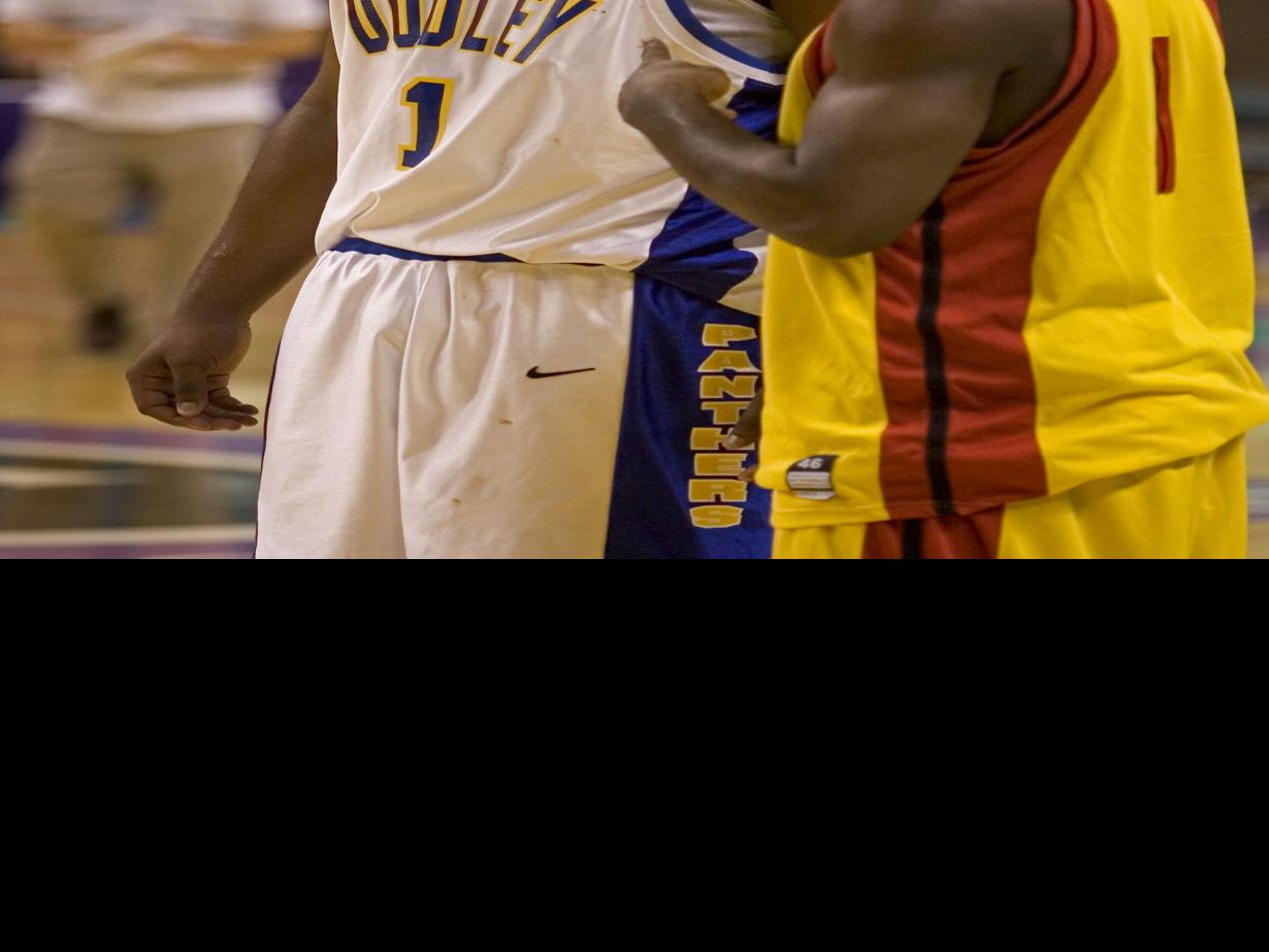 Dudley Shrugs Off Slow Start In Blowout Basketball Greensboro Com