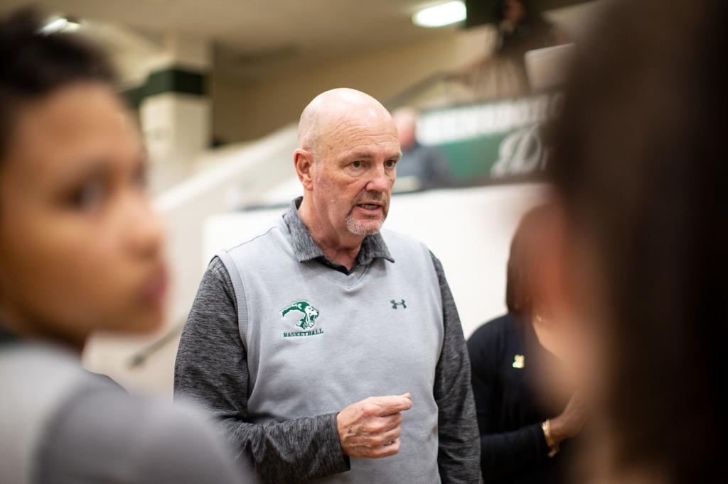 Greensboro College Women S Basketball Coach Players Face His Pancreatic Cancer With Heads Up Z No Digital Greensboro Com