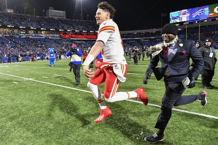 Chiefs' Patrick Mahomes hitting the road for first time in the playoffs to  play Buffalo, Professional