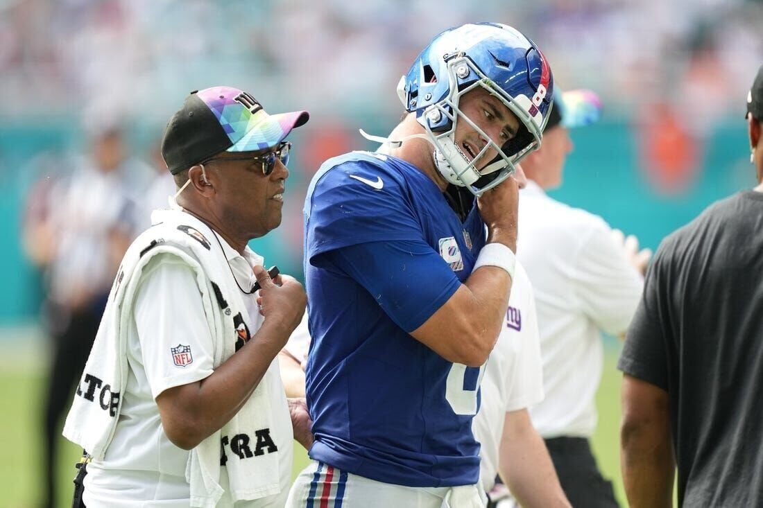 Giants' QB Daniel Jones, who was limited in practice this week due to a  sprained ankle, is off the injury report and is expected to start…