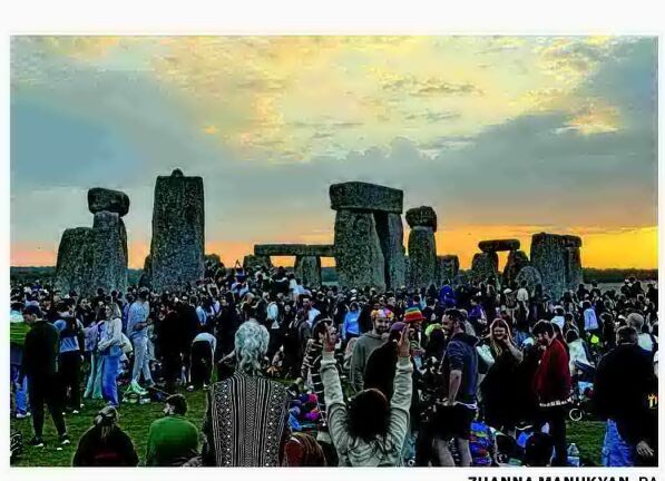 Stonehenge marks summer solstice