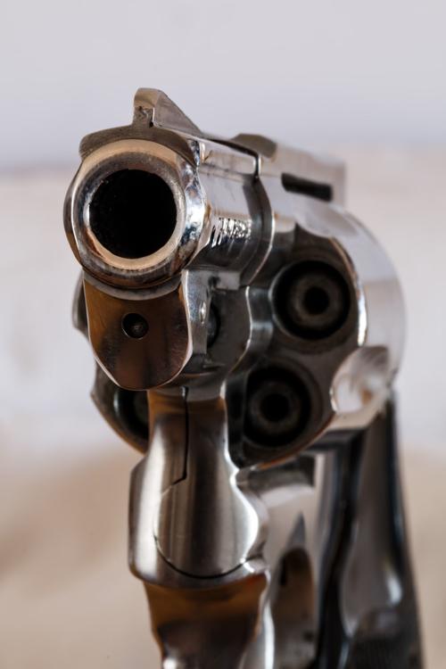 Pointed gun