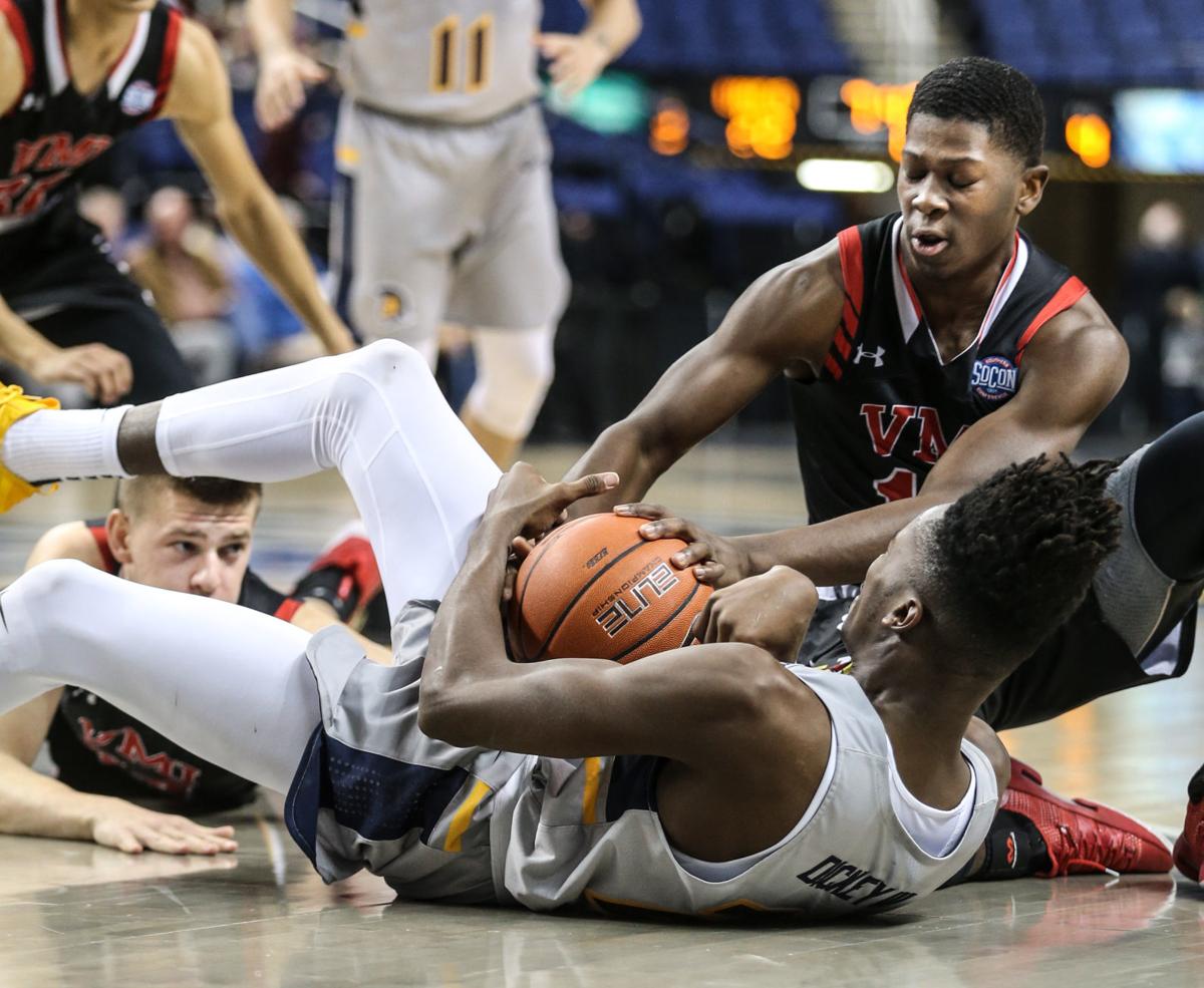 Uncg Captures 20th Victory Greensboro Com