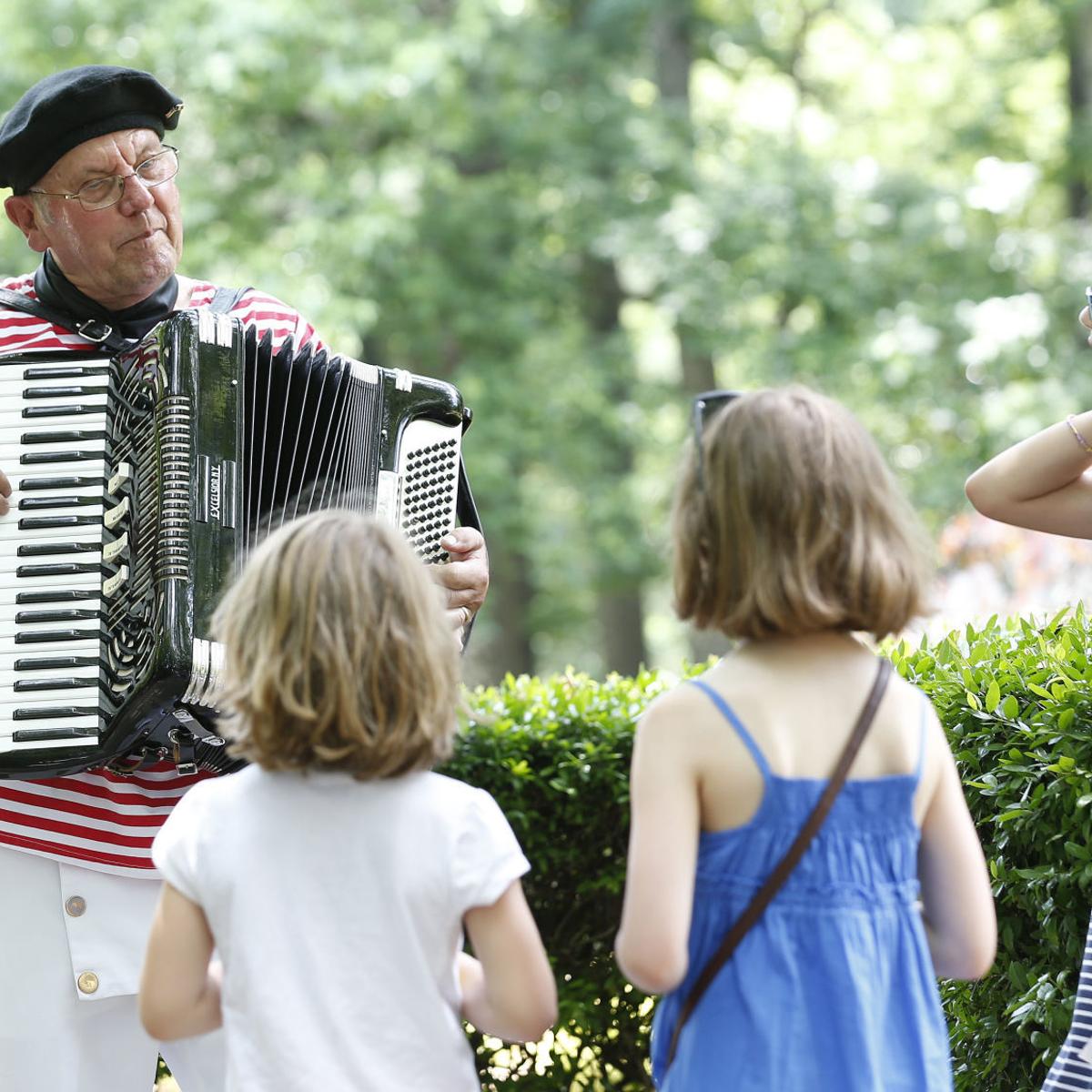 Parisian Promenade Set For Bicentennial Garden In Greensboro