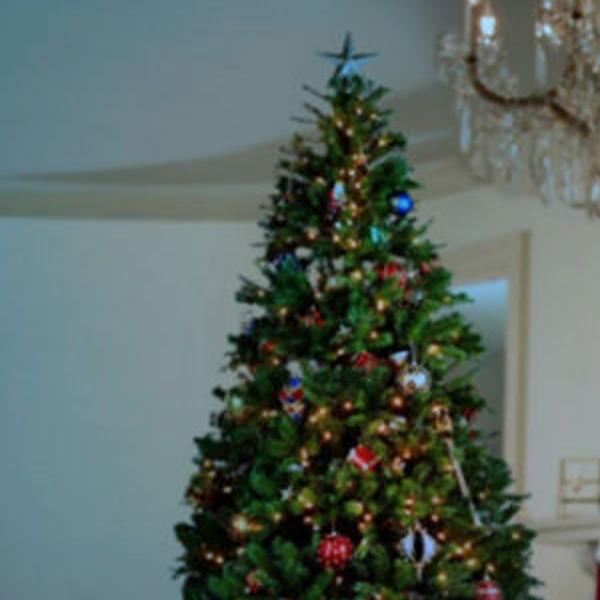 Watch Fantasia Barrino Previews New Christmas Album On Facebook