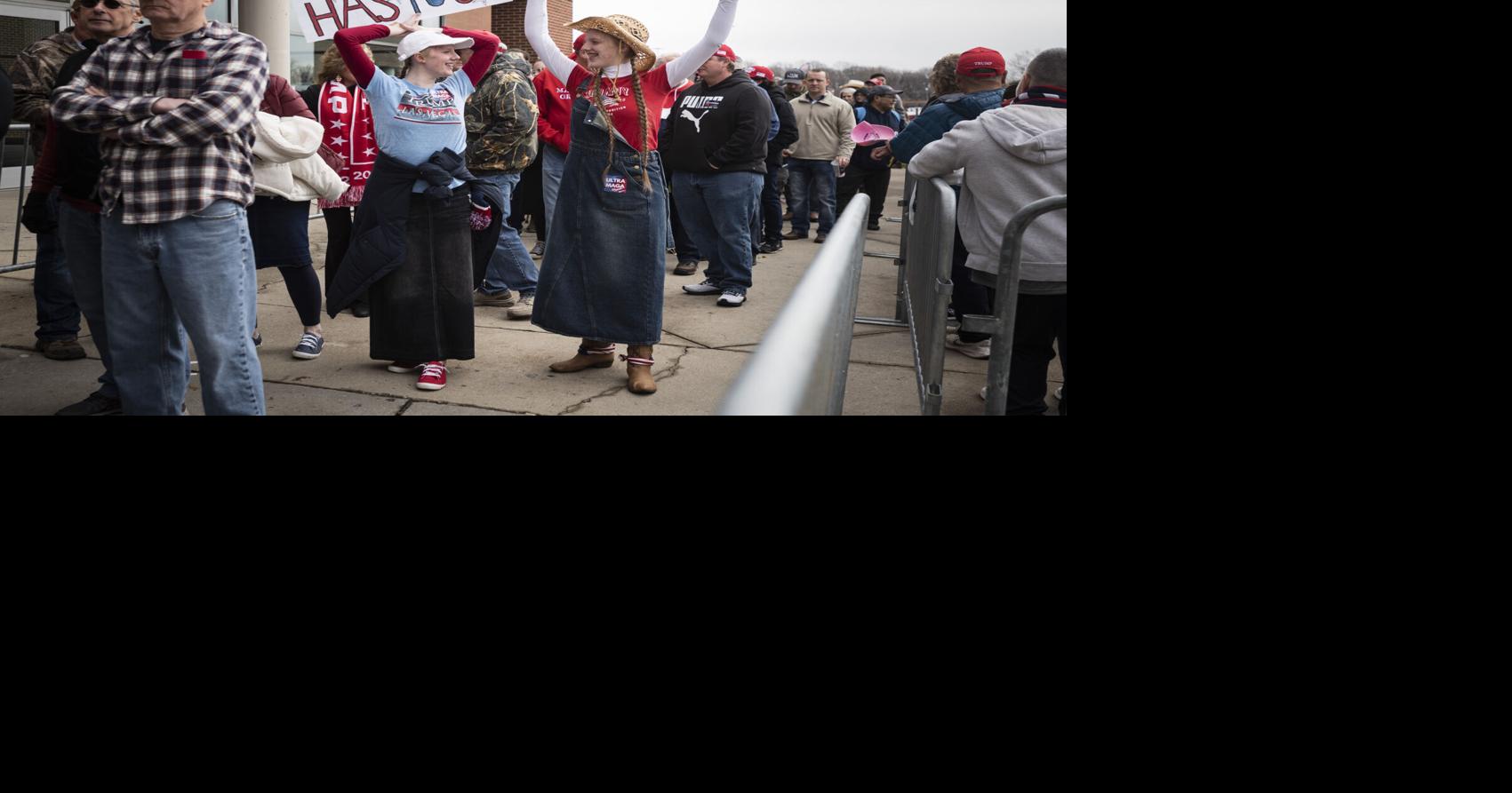 Trump rally draws crowd of thousands