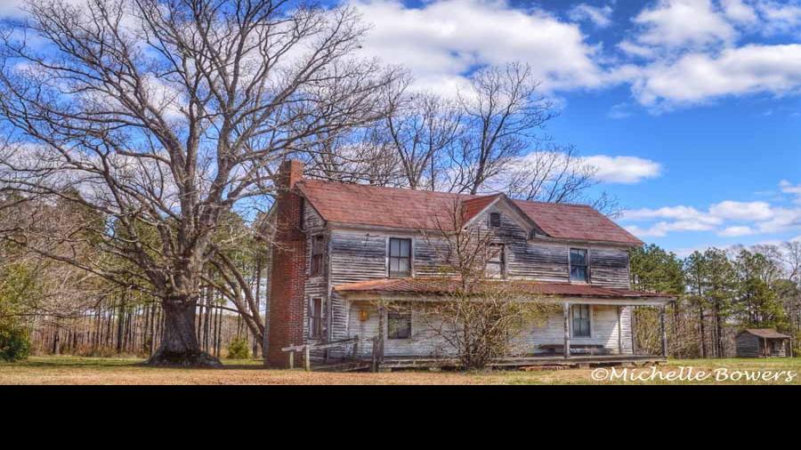 Photos shed light on a haunting subject abandoned homes