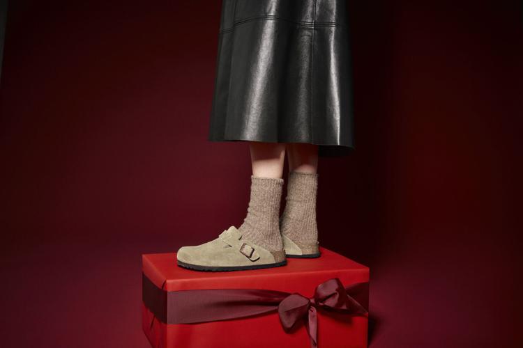 25AW_HolidayGiftGuide_OM_560773_560771_0047-large.jpg
