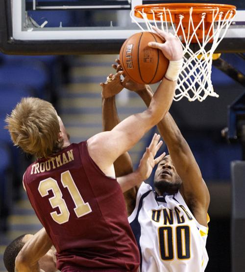Elon Takes Out Uncg In Men S Basketball College Greensboro Com