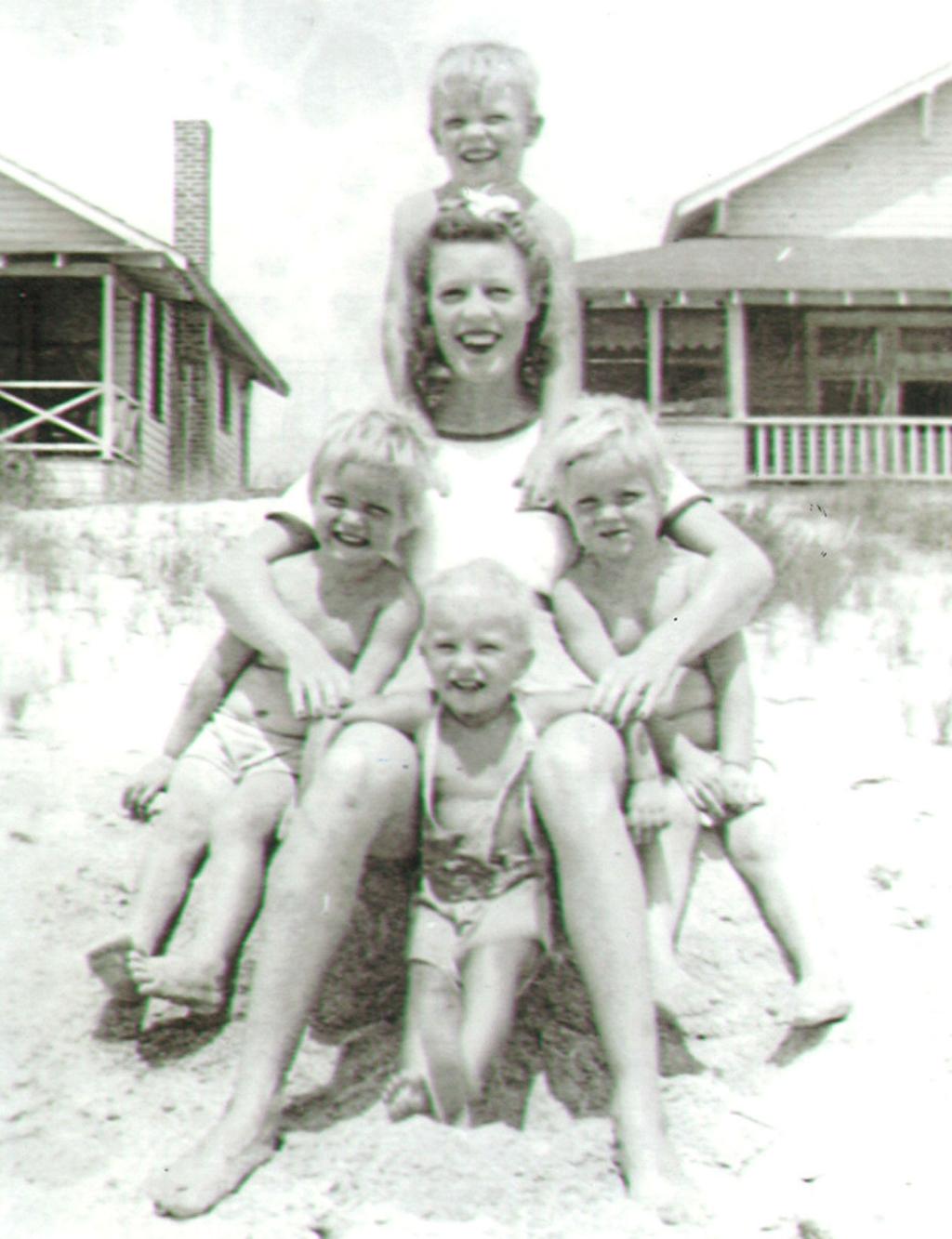 Photos National Sibling Day Photo Gallery Flashback From 15 Gallery Greensboro Com