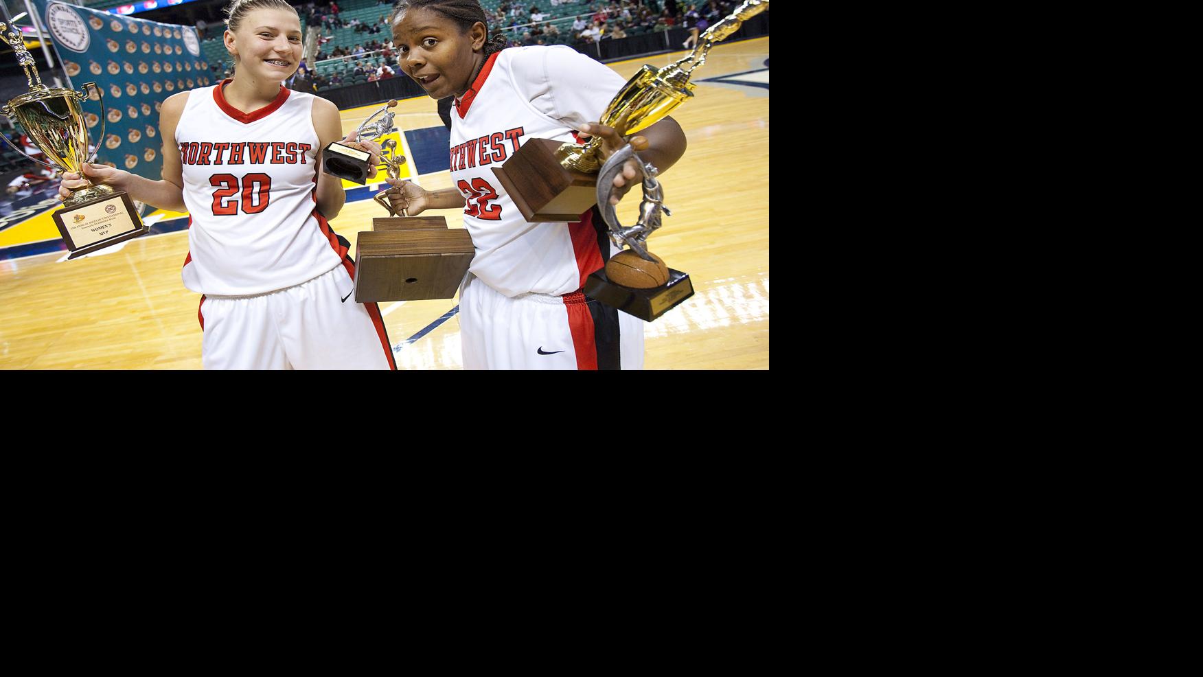 Munson And Vikings Finally Get To Enjoy Pizza Hut Crown