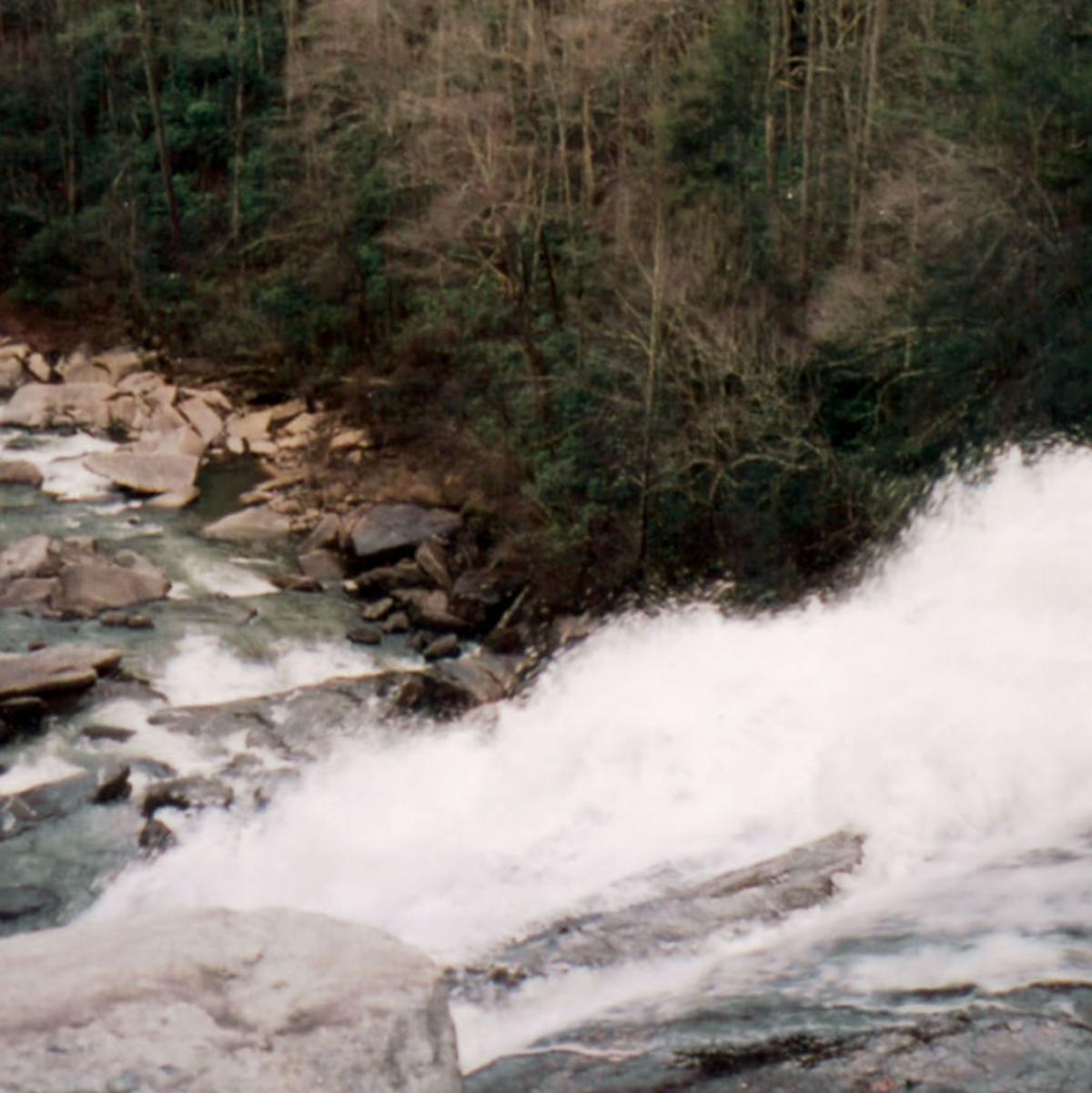 16 Year Old Girl Dies At Rainbow Falls At Least Six Have Died At