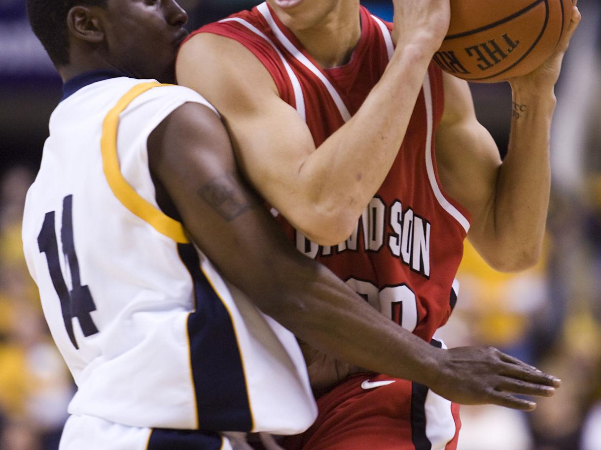 Curry Show A Big Hit On The Road Sports Greensboro Com