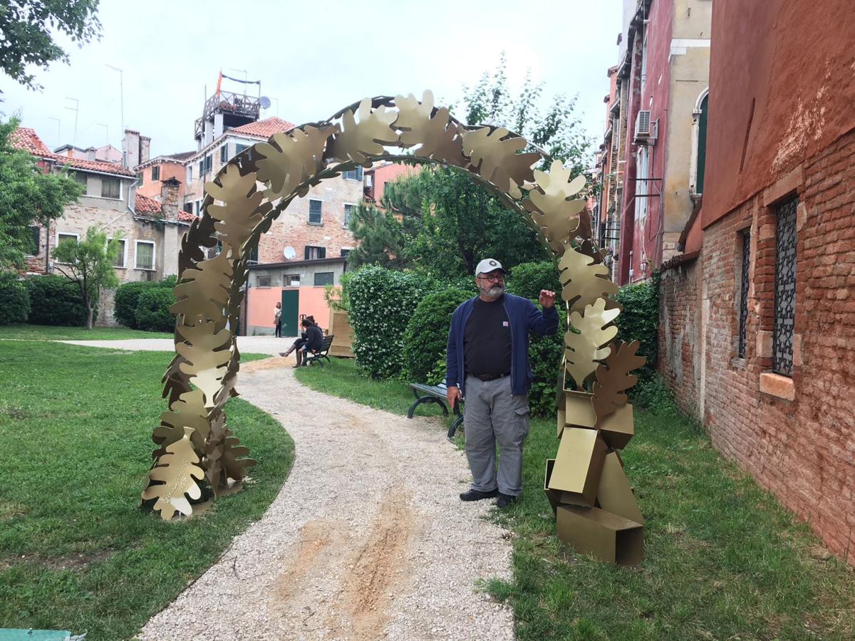 Jim Gallucci's sculpture